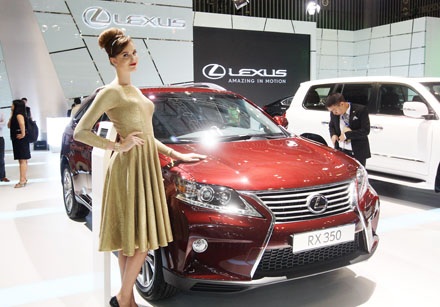 Toyota triệu hồi 260.000 chiếc RX350, RAV4... - 1 Paul Carroll - Phó Chủ tịch Lexus châu Á Thái Bình Dương