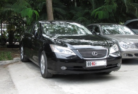 Xe biển NG, NN chuyển nhượng lần đầu phải nộp lệ phí 10 - 15% - 1 Xe biển NG, NN chuyển nhượng lần đầu từ 10%