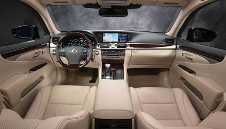 Lexus LS 460 L có gì để thách thức đối thủ tại Việt Nam? - 1 Lexus LS 460 L có gì để thách thức đối thủ tại Việt Nam?
