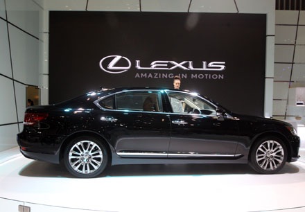 Lexus LS 460 L có gì để thách thức đối thủ tại Việt Nam? - 4 Lexus LS 460 L có gì để thách thức đối thủ tại Việt Nam?