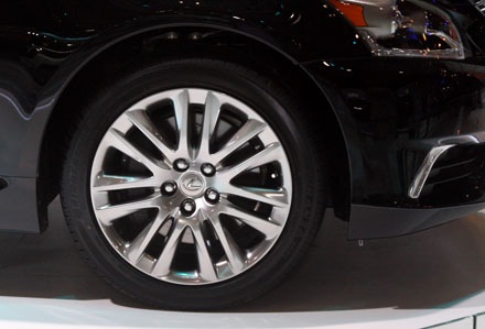 Lexus LS 460 L có gì để thách thức đối thủ tại Việt Nam? - 5 Lexus LS 460 L có gì để thách thức đối thủ tại Việt Nam?