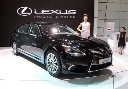 Lexus LS 460 L có gì để thách thức đối thủ tại Việt Nam? - 2 Lexus LS 460 L có gì để thách thức đối thủ tại Việt Nam?