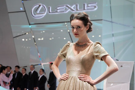 Triển lãm Ôtô Việt Nam 2013 - Cuộc chơi của những người mẫu tóc vàng - 6 Người mẫu nước ngoài góp vui cùng Vietnam Motor Show