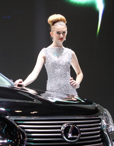 Triển lãm Ôtô Việt Nam 2013 - Cuộc chơi của những người mẫu tóc vàng - 7 Người mẫu nước ngoài góp vui cùng Vietnam Motor Show