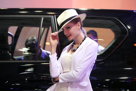 Triển lãm Ôtô Việt Nam 2013 - Cuộc chơi của những người mẫu tóc vàng - 10 Người mẫu nước ngoài góp vui cùng Vietnam Motor Show