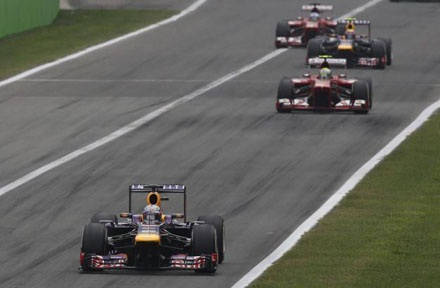 Chức vô địch Fomula 1 2013 chính thức thuộc về Vettel - 6 Còn với đồng đội Webber của Vettel: