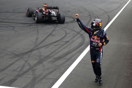 Chức vô địch Fomula 1 2013 chính thức thuộc về Vettel - 5 Còn với đồng đội Webber của Vettel: