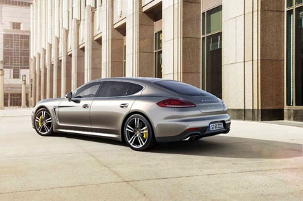 Porsche cho ra mắt phiên bản nâng cấp của Panamera Turbo S 2014 - 3 Porsche cho ra mắt phiên bản nâng cấp của Panamera Turbo S 2014