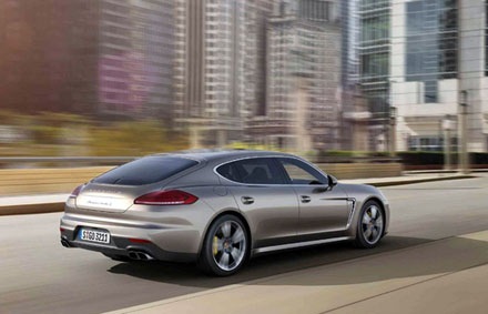 Porsche cho ra mắt phiên bản nâng cấp của Panamera Turbo S 2014 - 2 Porsche cho ra mắt phiên bản nâng cấp của Panamera Turbo S 2014