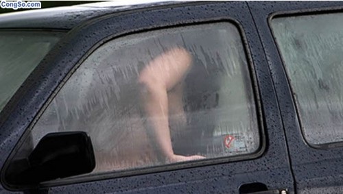 Sex trên xe phổ biến hơn chúng ta nghĩ - 1 Vừa lái xe vừa sex trên xe phổ biến hơn chúng ta nghĩ