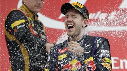 Vettel sáng ngang cùng Micheal Schumacher - 1 Vettel sáng ngang cùng Micheal Schumacher