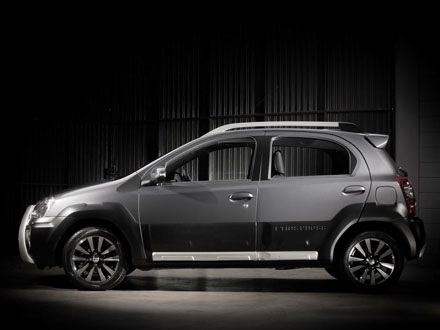Toyota ra mắt crossover giá rẻ Etios Cross - 2 Phạm
Trung Đức