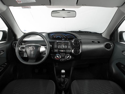 Toyota ra mắt crossover giá rẻ Etios Cross - 5 Phạm
Trung Đức
