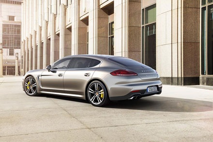 Porsche ào ạt ra xe mới - 3 Porsche Panamera Turbo S