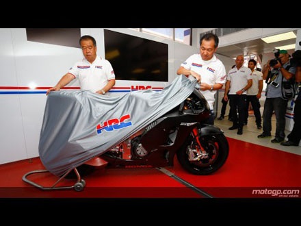 Xe đua tại MotoGP "khủng khiếp" đến mức độ nào? - 2 Mẫu xe mới này của Honda sẽ mang tên RCV1000R