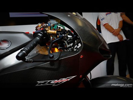 Xe đua tại MotoGP "khủng khiếp" đến mức độ nào? - 3 Mẫu xe mới này của Honda sẽ mang tên RCV1000R