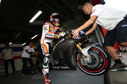 Honda ra mắt chiếc RCV1000R cho mùa giải MotoGP 2014 - 6 Mẫu xe mới này của Honda sẽ mang tên RCV1000R