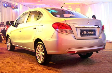“Người anh em” của Mitsubishi Mirage ra mắt tại Malaysia. - 3 Mitsubishi Attrage GL M/T có mức giá 59.212 Ringgit (tương đương 18.437 USD)