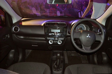 “Người anh em” của Mitsubishi Mirage ra mắt tại Malaysia. - 6 Mitsubishi Attrage GL M/T có mức giá 59.212 Ringgit (tương đương 18.437 USD)