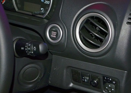 “Người anh em” của Mitsubishi Mirage ra mắt tại Malaysia. - 8 Mitsubishi Attrage GL M/T có mức giá 59.212 Ringgit (tương đương 18.437 USD)