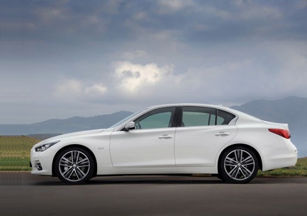Nissan giới thiệu Infiniti Q50 hybrid tại Nhật Bản với tên Skyline - 5 Nissan giới thiệu Infiniti Q50 hybrid tại Nhật Bản với tên Skyline