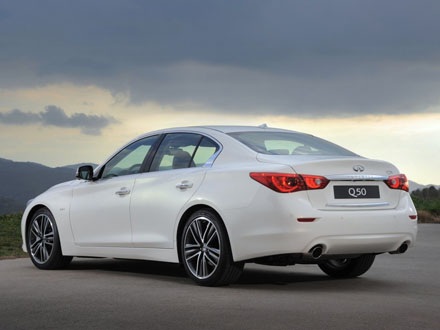 Nissan giới thiệu Infiniti Q50 hybrid tại Nhật Bản với tên Skyline - 7 Nissan giới thiệu Infiniti Q50 hybrid tại Nhật Bản với tên Skyline