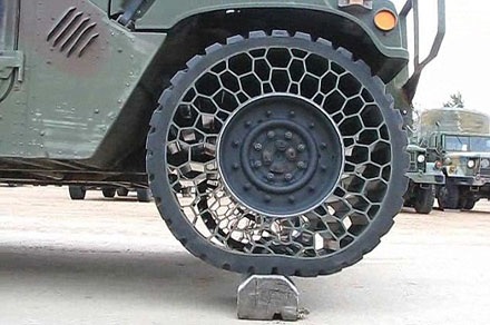 Polaris phát triển xe ATV dùng lốp không hơi