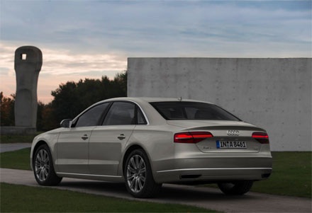 Audi A8L W12 Exclusive – đỉnh cao của bốn vòng tròn