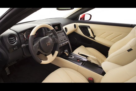 Nissan GT-R 2015 chính thức xuất hiện - 8 Nissan GT-R 2015 chính thức xuất hiện