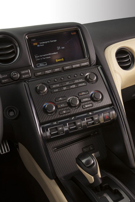 Nissan GT-R 2015 chính thức xuất hiện - 9 Nissan GT-R 2015 chính thức xuất hiện