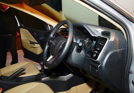 Honda City 2014 ra mắt lần đầu tiên tại Ấn Độ - 7 Honda City 2014 ra mắt lần đầu tiên tại Ấn Độ