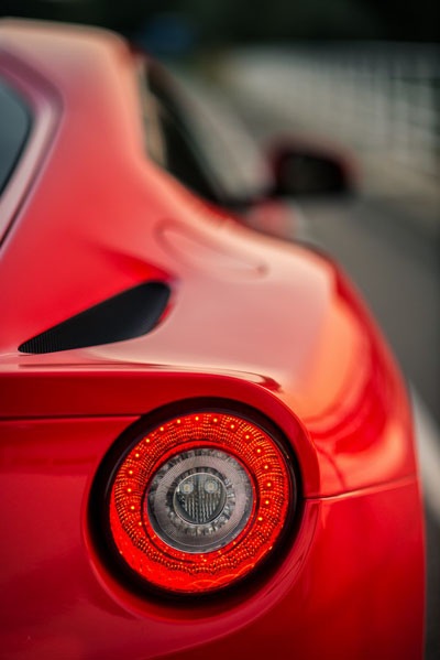 Ferrari F12berlinetta cho ngày cuối tuần đầy màu sắc - 7 Những bức ảnh Ferrari F12berlinetta cho ngày cuối tuần đầy màu sắc