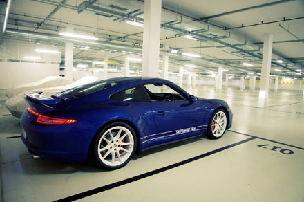 Porsche 911 phiên bản Facebook - 2 Porsche 911 phiên bản Facebook