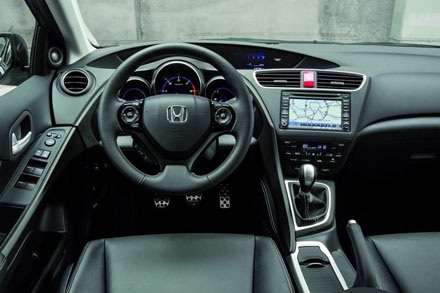 Honda Civic Tourer mới có giá từ 33.000 USD - 8 Theo Honda, Civic Tourer 2014 sẽ có mặt tại các đại lý trong
tháng này