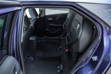 Honda Civic Tourer mới có giá từ 33.000 USD - 13 Theo Honda, Civic Tourer 2014 sẽ có mặt tại các đại lý trong
tháng này