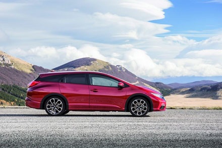 Honda Civic Tourer mới có giá từ 33.000 USD - 5 Theo Honda, Civic Tourer 2014 sẽ có mặt tại các đại lý trong
tháng này