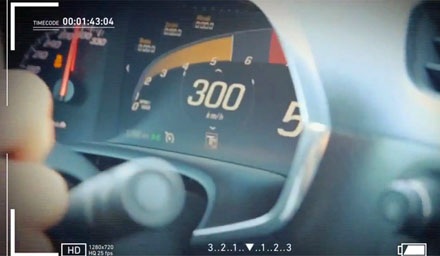 Corvette Stingray 2014 có tốc độ tối đa là bao nhiêu? - 1 Một hình ảnh được lấy từ clip