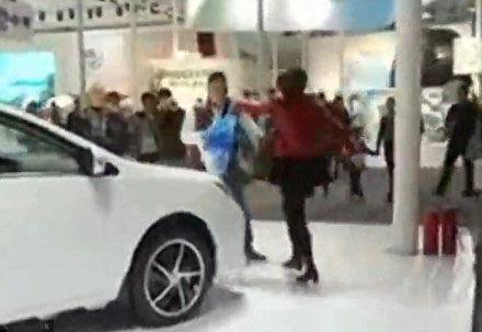 Phụ nữ "yêu" xe đến mức nào? - 3 Trong khi đó,