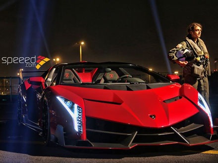 Lamborghini mang xe ra mắt tại tàu sân bay - 1 96
