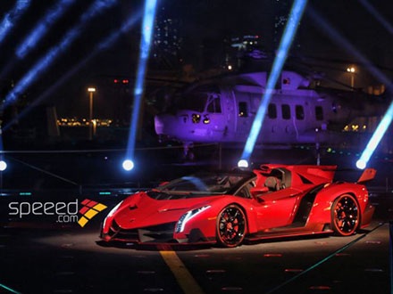 Lamborghini mang xe ra mắt tại tàu sân bay - 2 Hội An