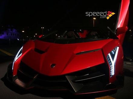 Lamborghini mang xe ra mắt tại tàu sân bay - 4 Hội An