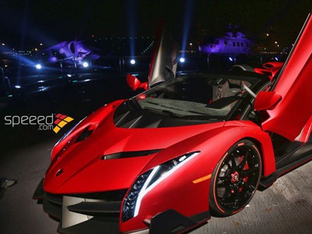Lamborghini mang xe ra mắt tại tàu sân bay - 5 Hội An