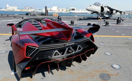 Lamborghini mang xe ra mắt tại tàu sân bay - 8 Hội An