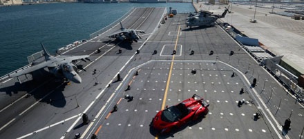 Lamborghini mang xe ra mắt tại tàu sân bay - 9 Hội An
