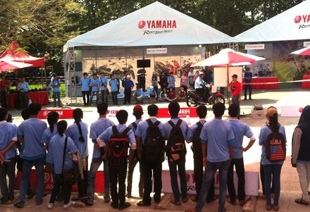 Yamaha tổ chức dạy lái xe an toàn cho sinh viên
