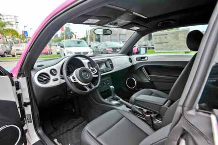 Volkswagen Beetle màu hồng, phiên bản… tuyên truyền chống ung thư vú - 3 Volkswagen Beetle màu hồng, phiên bản… tuyên truyền chống ung thư vú