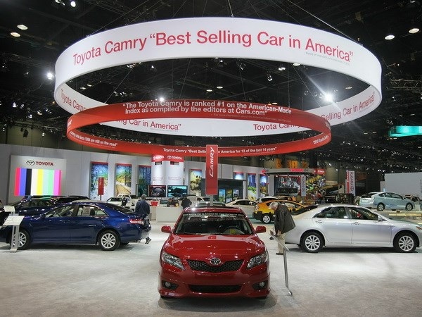 Toyota sẽ công bố kế hoạch nâng cấp Camry trong 2 tuần - 1 Xe Camry của Toyota bày bán tại Chicago, Illinois (Mỹ)