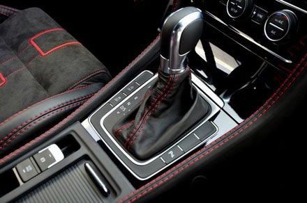 Volkswagen Golf GTI hấp dẫn hơn với nội thất ấn tượng - 4 Download
trọn bộ hình nền độ phân giải cao những hình ảnh trong bộ sưu tập trên