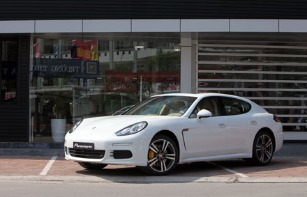 Porsche Panamera 4,5 tỷ đồng đã đủ cho người giàu Việt? - 10 Porsche Panamera 4,5 tỷ đã đủ cho người giàu Việt?