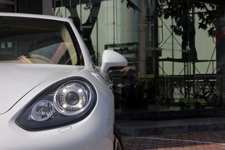 Porsche Panamera 4,5 tỷ đồng đã đủ cho người giàu Việt? - 12 Porsche Panamera 4,5 tỷ đã đủ cho người giàu Việt?